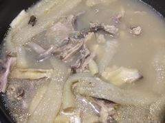 -洪氏嗨捞·广东猪肚鸡·椰子鸡火锅(西咸万象城店)