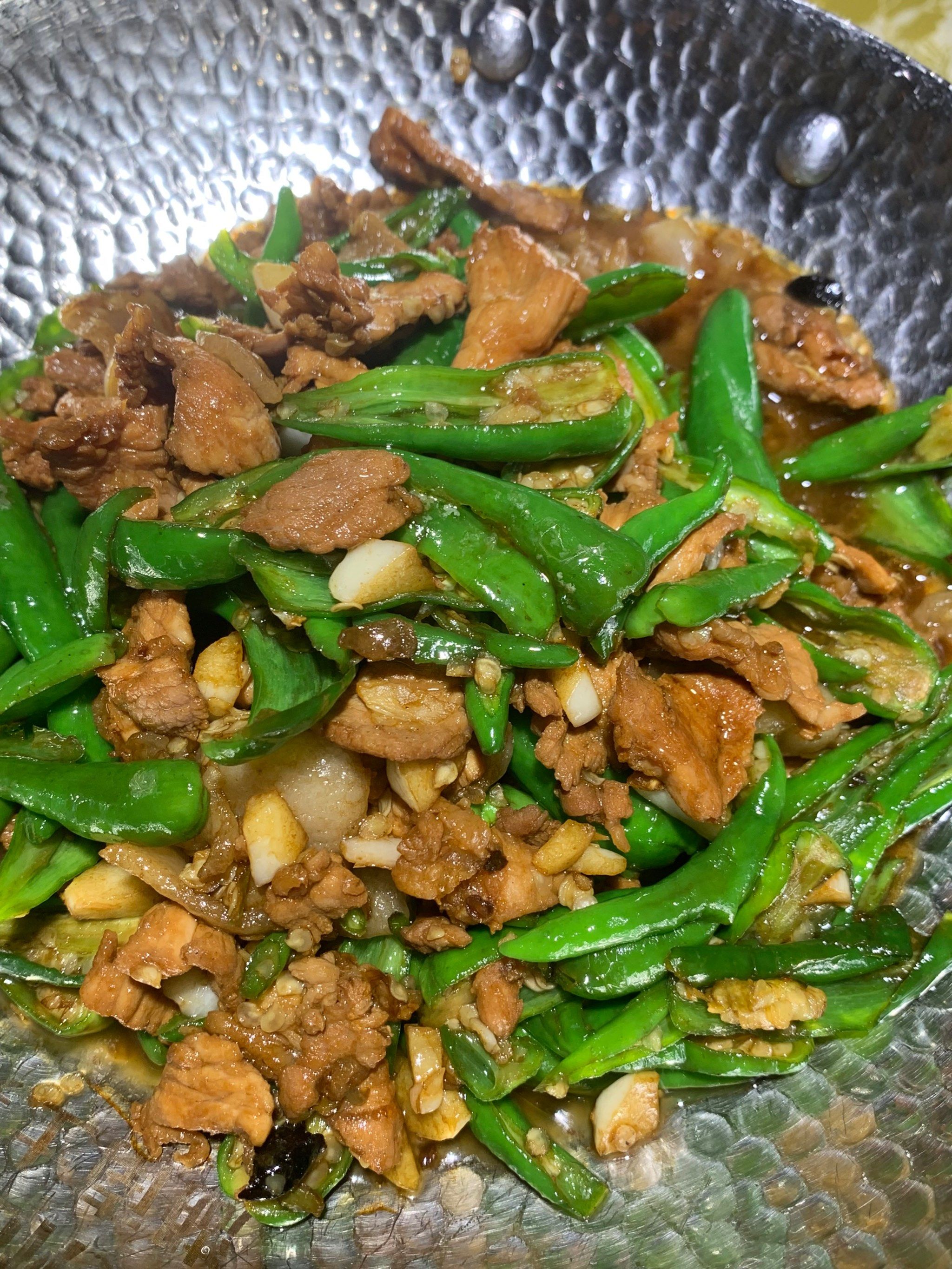 怪的  它明明是牛肉  可吃起来的味道完完全全是跟猪肝的味道一模一样