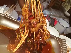 -沪小二炭火蛙锅(淮海中路美食不夜城店)