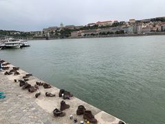 -多瑙河畔鞋履雕塑