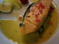 香煎三文鱼配奶油口蘑汁-马克西姆餐厅(崇文门店)