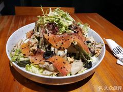 烟熏三文鱼杂菌沙拉-BE BRIGHT KITCHEN(正佳广场店)