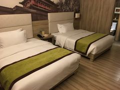 -西安大雁塔科技大学地铁站亚朵酒店