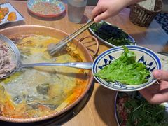 -洱火云南酸菜牛肉火锅(石景山当代商城店)