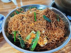 炒粉-大眼强五杯鹅·桑拿鸡煲