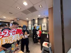 -麦当劳(上海虹桥站30B检票口楼上)