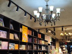 -钟书阁(松江泰晤士小镇店)