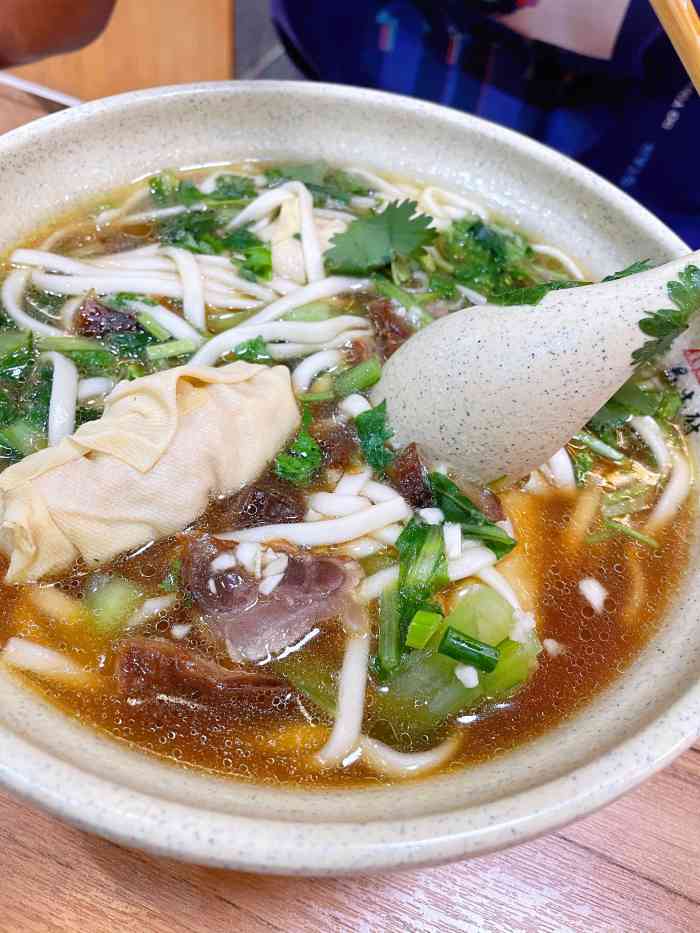 白云奉化牛肉面(白云总店)-"一直听说白云有家奉化牛肉面很好吃,国庆