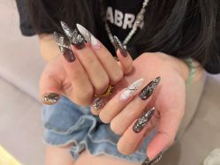-隅日式美甲美睫專門店