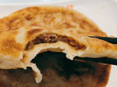手工牛肉圆葱馅饼-孟记粥铺·家常菜·烧烤·粥(亚运村店)