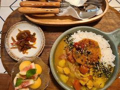 咖喱鸡肉饭配可乐饼-懒鱼时光馆(沙坪坝店)
