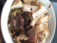 -松树干拌面店