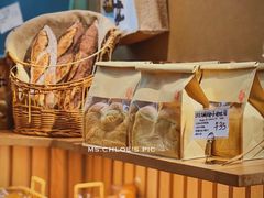 餐具摆设-天井·丑面包搭咖啡