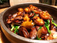石锅姜葱焖鲍鱼-周三的情书花园餐厅(江北店)