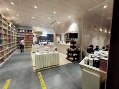 -钟书阁(群光广场店)