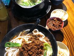 -丽虹云南过桥米线(兴工街店)