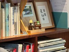 -彳亍咖啡·这里(水湾路店)