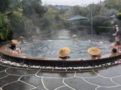 -腾冲洞山温泉村
