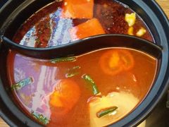 番茄牛油锅底-陆记牛庄·碳锅龙虾烧烤(爱上花园店)