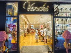 门面-VENCHI 闻绮(上海佛罗伦萨小镇店)