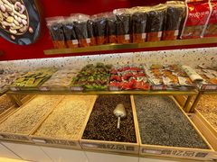 -鑫忆品香炒货(西五路店)