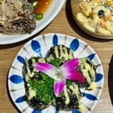 当韩国特色酱油蟹遇上烤肉 美味佳肴尽在此处