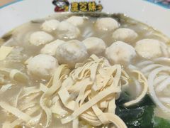 -灵芝妹子海鲜米线(劳动公园店)