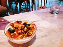 野莓核桃蜂蜜希腊酸奶-The Rug Cafe(王府中环店)