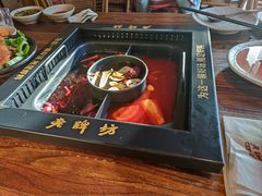 -老牌坊云南鱼豆花火锅(哈西万达店)