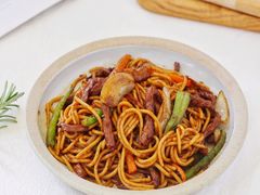 黑椒牛柳丝炒意粉-百草堂餐厅
