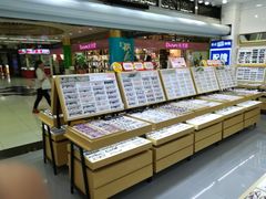 -美式眼镜·授权蔡司.依视路.尼康.豪雅.明月(人民广场店)