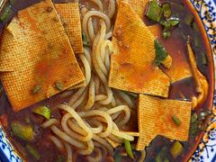 红油米线加豆皮-老字号杨坡红油米线腊汁肉夹馍(东四道巷店)