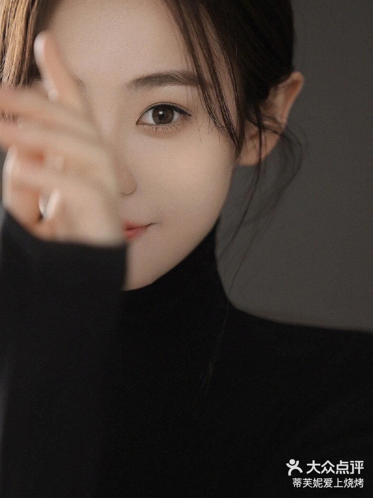 韩系极简肖像黑色毛衣yyds