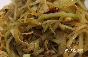 Radish and Tofu Skin Stir-fry with Pork Grease