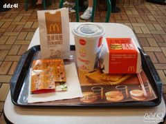 -麦当劳(世界城广场店)