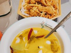 -有红鸡毛店·川菜(抚琴夜市店)