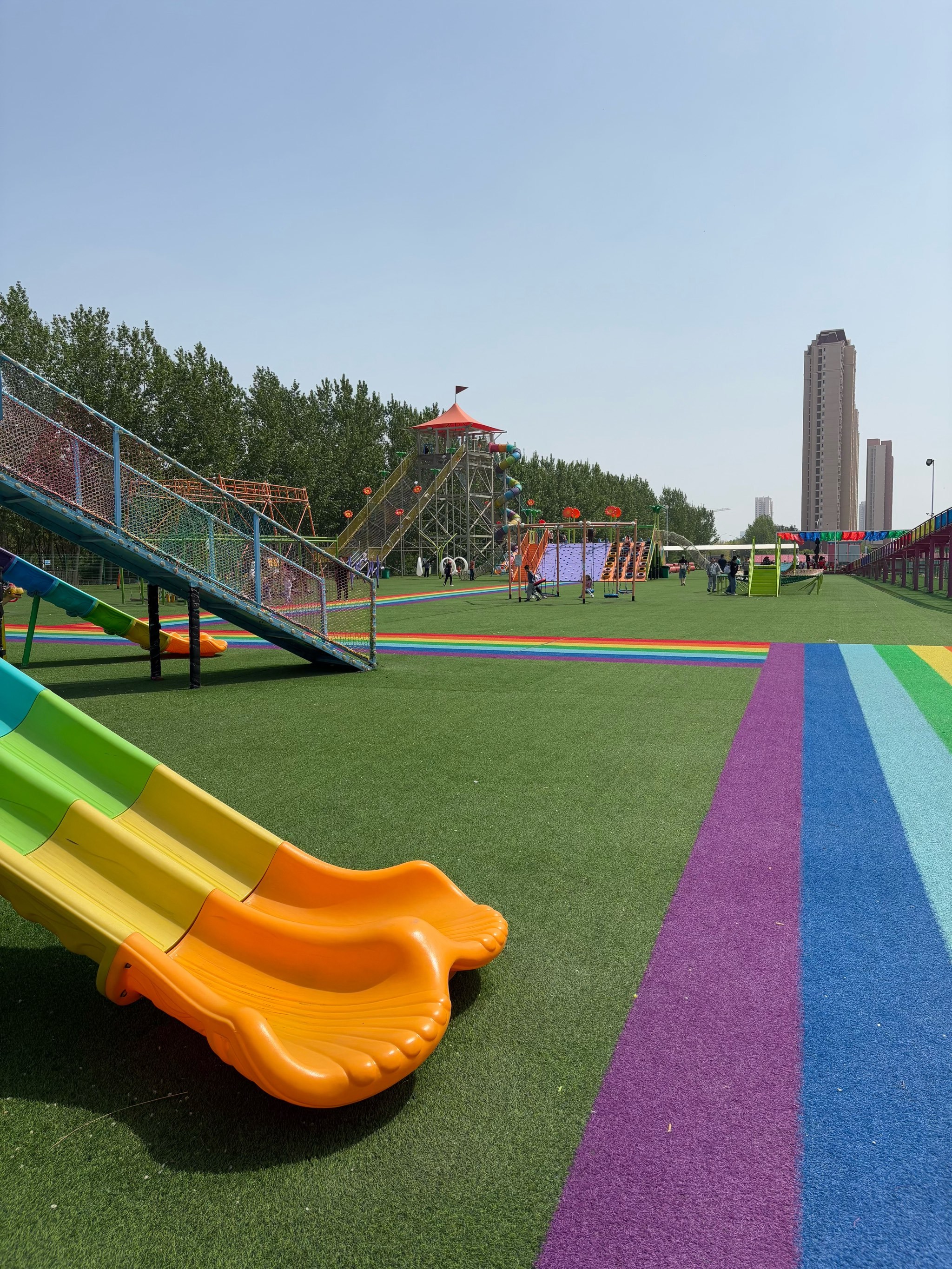 孩子们的五彩跳跃乐园