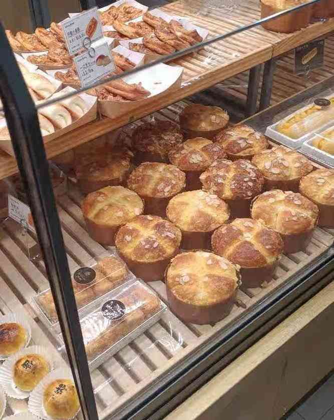 仟吉(首义汇店"首义泛悦汇的这家仟吉窗明几净,商品摆放的.