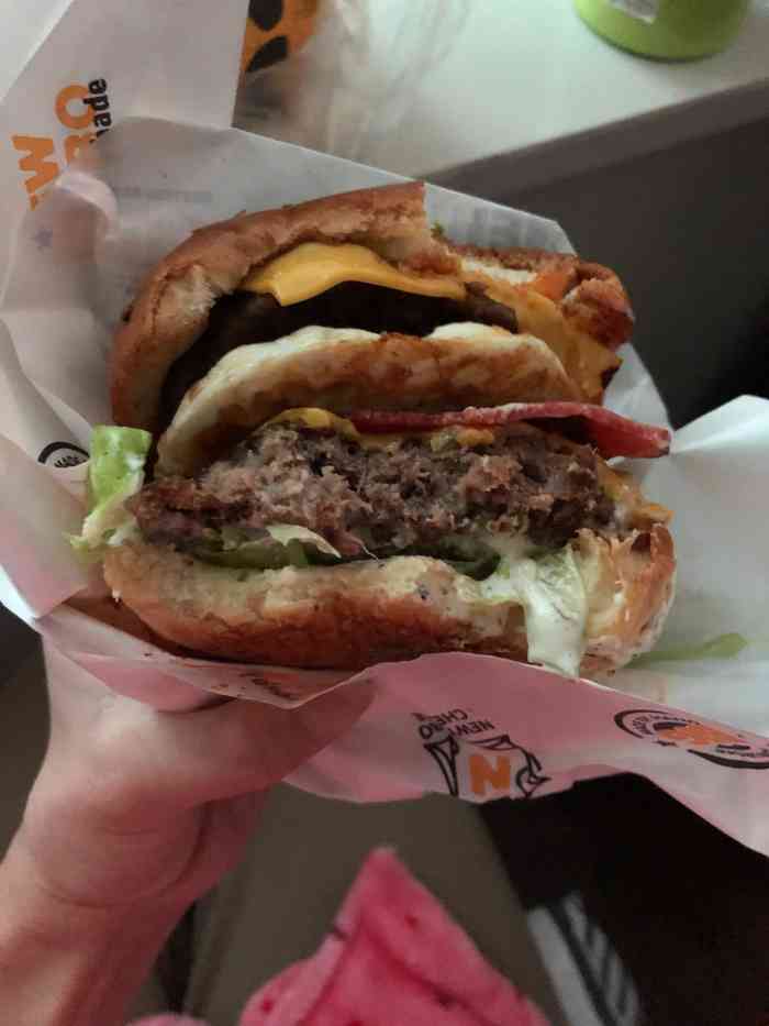 牛约堡手·作牛肉汉堡(九堡店)-"「巨人堡」真的好好好好好好吃啊外卖