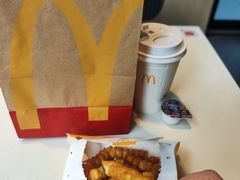 -麦当劳(友谊路得来速店)