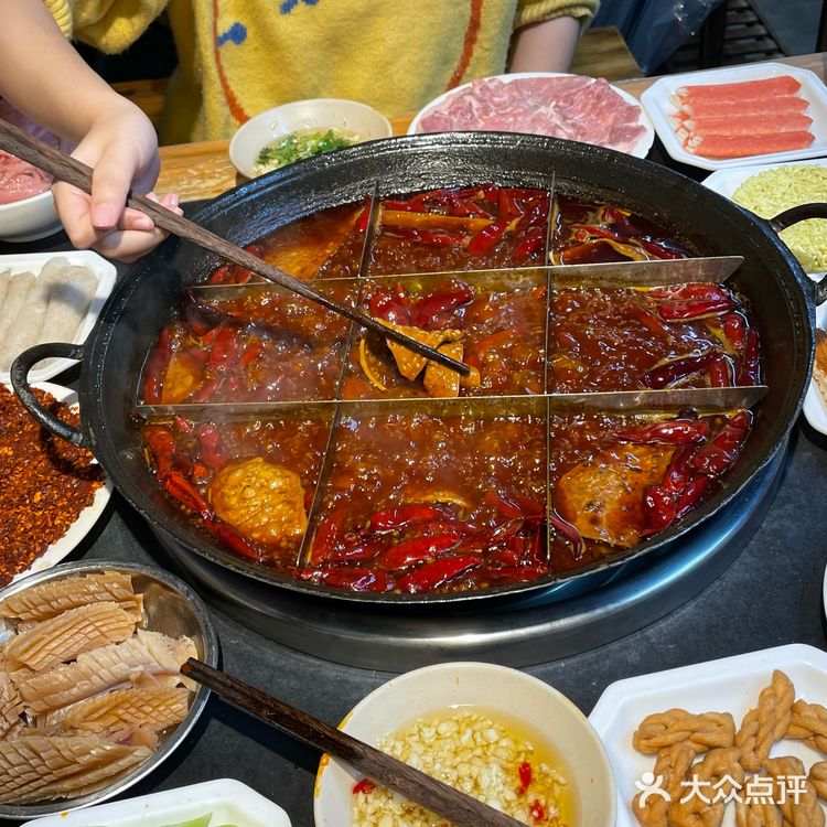 本地人都拍手叫好的这家火锅店！在重庆待了一周吃了五顿！