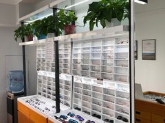 -视野联行眼镜•蔡司•依视路(温江店)