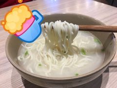 -亮亮面馆(经六路店)