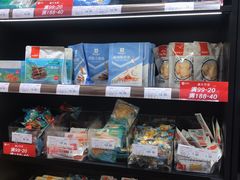 零售区-良品铺子(五角场万达店)
