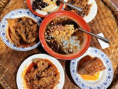 -爆炸头阿姨小四川正宗川味小吃(无任何分店)