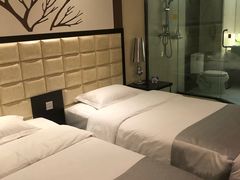 -昆明朗威酒店(昆明站火车站双桥夜市风情街店)