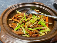 嫩姜熘吊龙牛肉-虹潮荟·餐桌上的美食地理(太阳宫店)