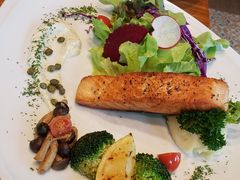 -Chom Cafe and Restaurant