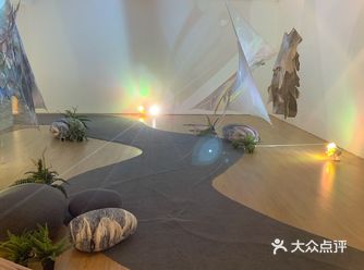 本来要去一家免费的美术馆名字长差不多就走错了