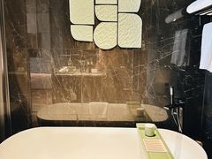 豪华湖景大床房-苏州阳澄半岛英迪格酒店